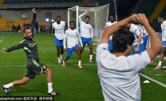 沙尔克04重返德甲的希望：穆斯利奇的战术变革与球队复兴之路