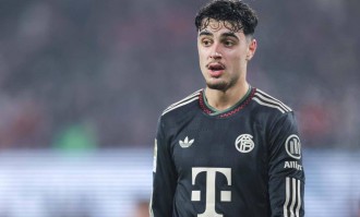 于帕梅卡诺续约风波：德甲豪门面临的挑战与机遇