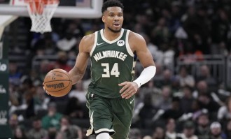 字母哥强行复出究竟图什么？雄鹿季后赛抢票还有救吗？