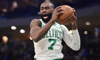 波特18+10+13布朗空砍30分 雄鹿胜凯尔特人