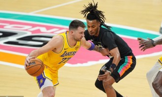 东契奇38+10+10文班亚马16+14 湖人不敌马刺