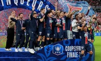 单赛季六冠有多难？历史仅三队做到，巴黎差点七冠，09梅西太恐怖