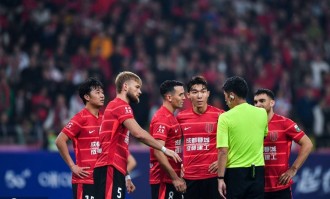 热议中超争冠：阿森纳都要夺冠了 申花国安还要多久