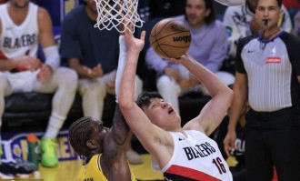 杨瀚森1分1板里夫斯41分 开拓者3人20+击败湖人