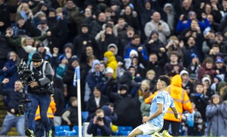 高清：英超曼城3-2利兹联 福登绝杀滑跪庆祝