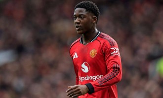 20岁曼联小将赛季“过山车”：从被阿莫林放弃，到续约薪资翻倍