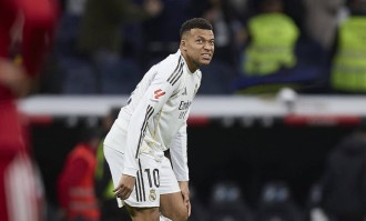 伤缺3周！曝姆巴佩瞒伤踢满3场只为破C罗纪录，球迷怒喷：私心太重