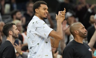 Shams：文班亚马将在对阵雷霆的NBA杯半决赛中复出