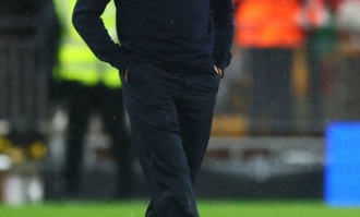 利物浦内讧曝光！斯洛特不愿卖迪亚斯，总监休斯却执意推动转会