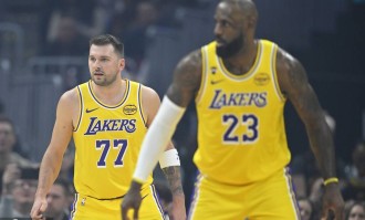 东契奇3节29分米切尔25分 湖人惨败骑士