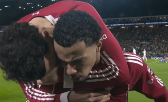 补时破门！英超神剧情：利物浦惨遭绝平，斯洛特气炸了