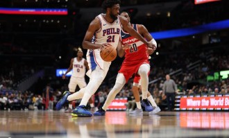 马克西39+10恩比德25分 76人加时险胜奇才取4连胜