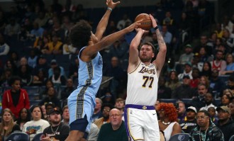 东契奇44+12+6里夫斯21+4+4 NBA杯湖人擒灰熊