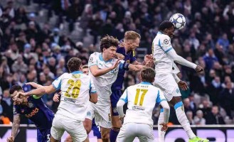 韧性铸就辉煌逆转：奥巴梅扬连中两元助马赛主场逆转纽卡斯尔