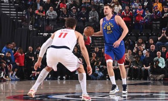 约基奇22+17穆雷连砍7分+失绝平1罚 掘金1分负快船