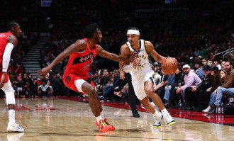 西亚卡姆18分巴恩斯25+14 步行者不敌猛龙4连败