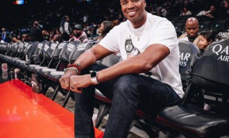 NBA宣传大使科林斯接受脑瘤治疗 6月刚与男友完婚