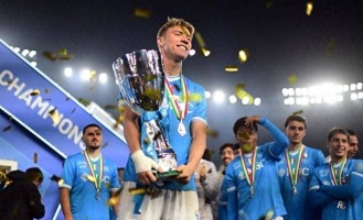 霍伊伦德夺冠后晒照隔空暗讽曼联：绝佳决定打脸老东家！