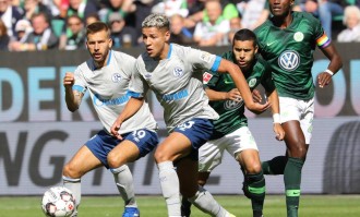 德国杯攻防对抗升级，沃尔夫斯堡凭德甲体系压制，荷尔斯泰因靠黑马拼劲争胜