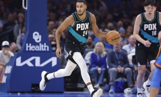 破三分荒！杨瀚森8+4+3 劝架+空接爆扣=融入球队