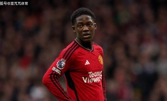 曼联中场新组思路来：梅努B费续约观望未来，樱桃拦截人进入视野