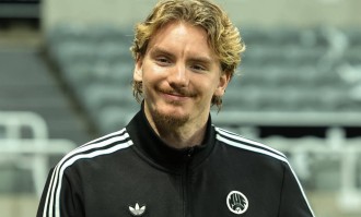 英格兰联赛杯半决赛首回合：曼城首回合2-0纽卡 塞梅尼奥连场破门+进球被吹谢尔基建功