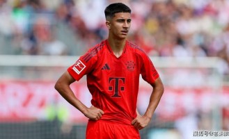 利物浦、尤文图斯及阿森纳均已派出球探，密切关注多特后卫；尤文图斯签下拜仁天才