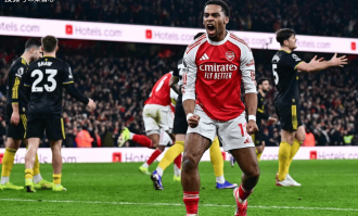 2-3曼联＋近期3轮不败仅得2分＋暂列榜首＋领先优势仅剩4分！