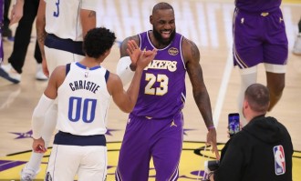 不打背靠背！因左脚伤病管理 詹姆斯今天缺战鹈鹕