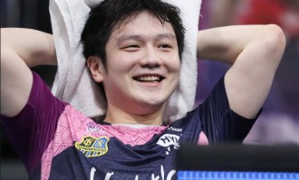 莫雷加德欧冠秀精彩球致敬樊振东，小胖起身拍手笑容灿烂鼓励