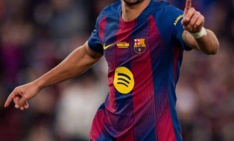 诺坎普呼唤梅西！莱万闪击亚马尔天秀助攻，巴萨4-0登顶西甲第1