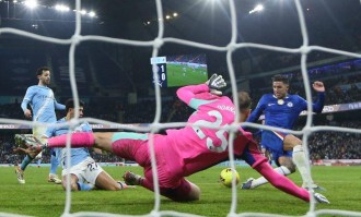 风水轮流转，真该枪手夺冠了？遭读秒绝平，曼城2场丢4分，争冠难